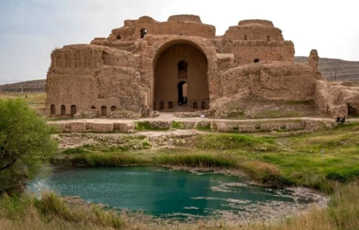 کاخ اردشیر بابکان فیروزآباد فارس گنبد روی فیلپوش معماری ساسانی